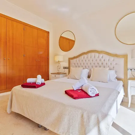 Alcam Aloha Deluxe 69 Apartment